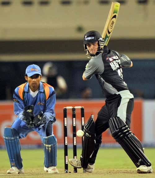 Damien Martyn lines up to play the cut