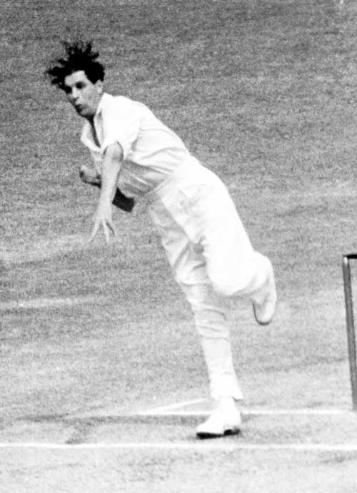 Ernie Toshack bowls