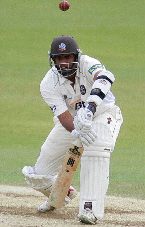 Murtaza Hussain stabs into the ground on his way to 56