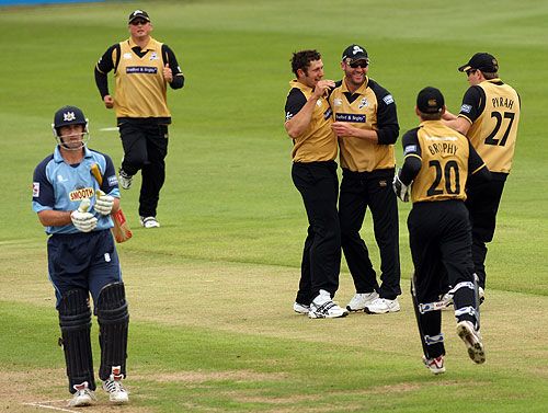 Tim Bresnan and Co. celebrate the wicket of Craig Spearman