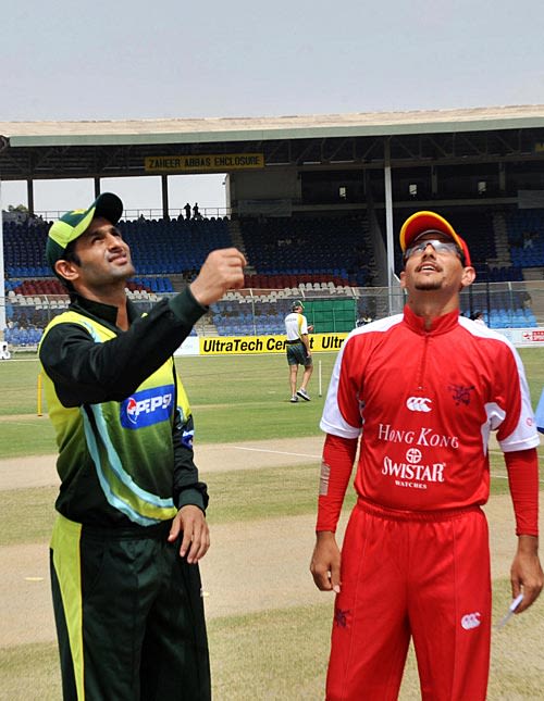 Shoaib Malik and Tabarak Dar at the toss