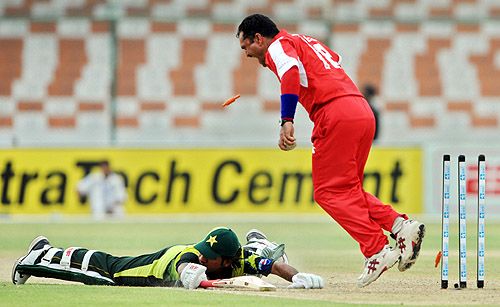 Sarfraz Ahmed finds himself short of the crease