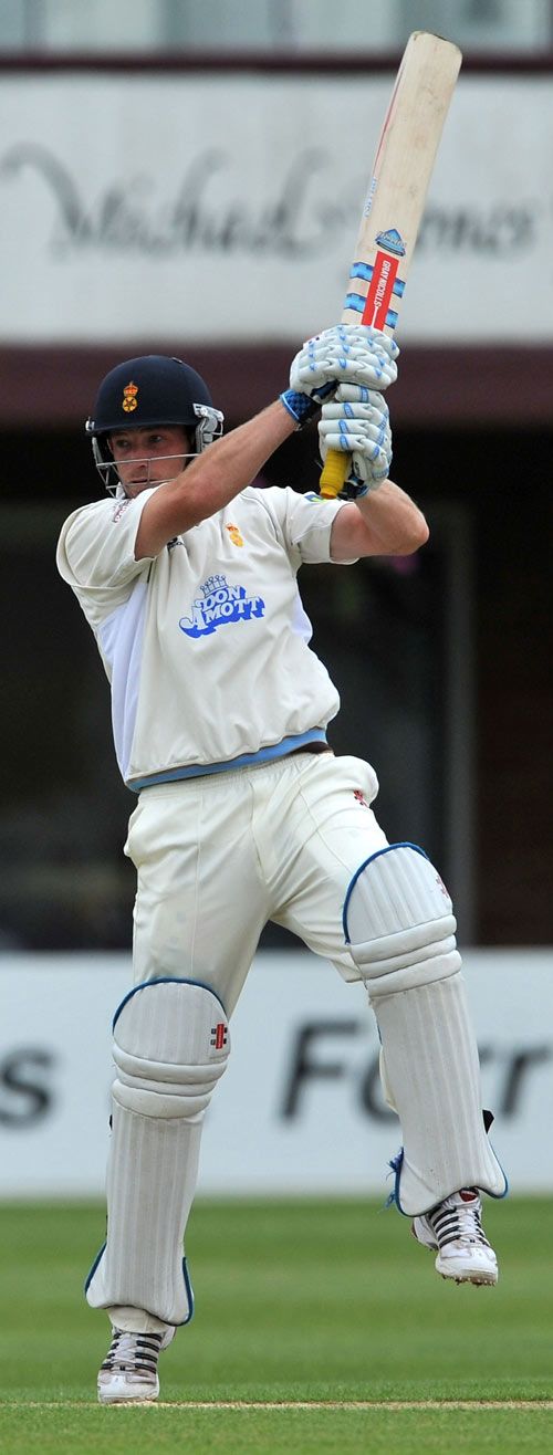 Lungley and Wagg leave Derbyshire
