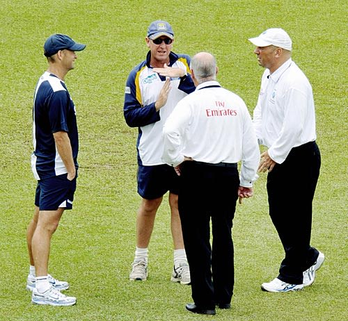 Gary Kirsten and Trevor Bayliss with the umpires