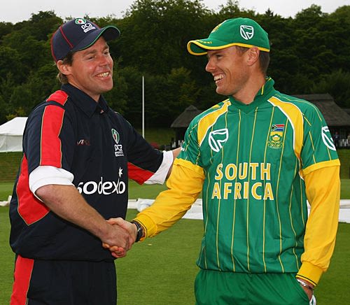 Nick Knight shakes hands with Johan Botha