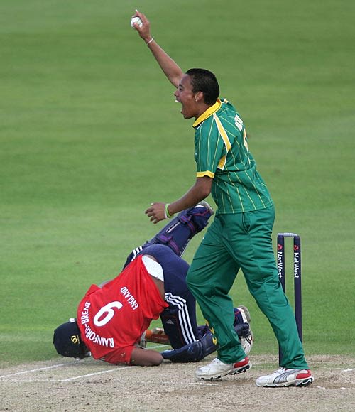 Alicia Smith appeals for a run-out
