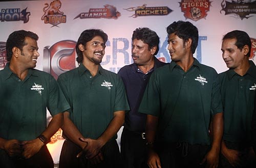 Alok Kapali, Shahriar Nafees, Dhiman Ghosh, Habibul Bashar along with ICL board chairman Kapil Dev at the unveiling of the Dhaka Warriors