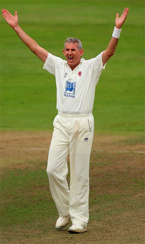 Andrew Caddick appeals as Somerset chip away at Lancashire