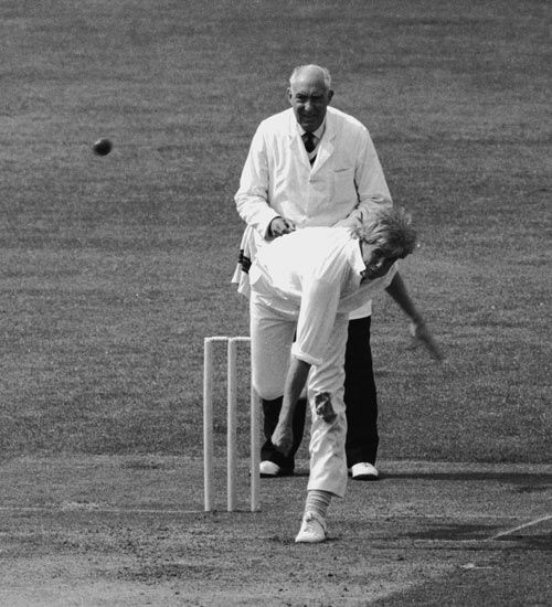 Kerry O'Keeffe bowls