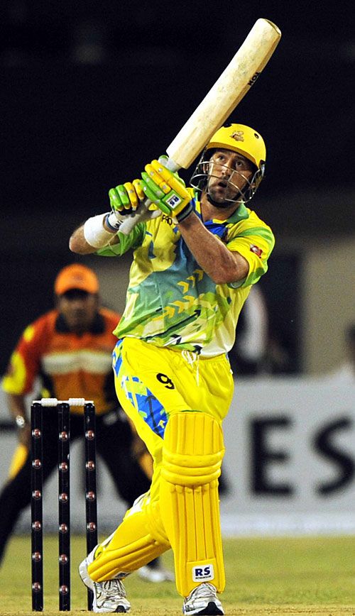 Matthew Elliott slogs in his 32-ball 38