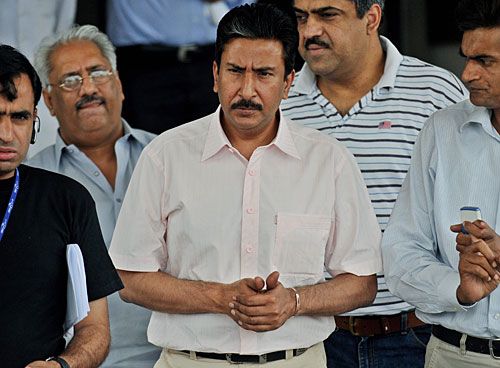 Saleem Malik steps out of the Supreme Court