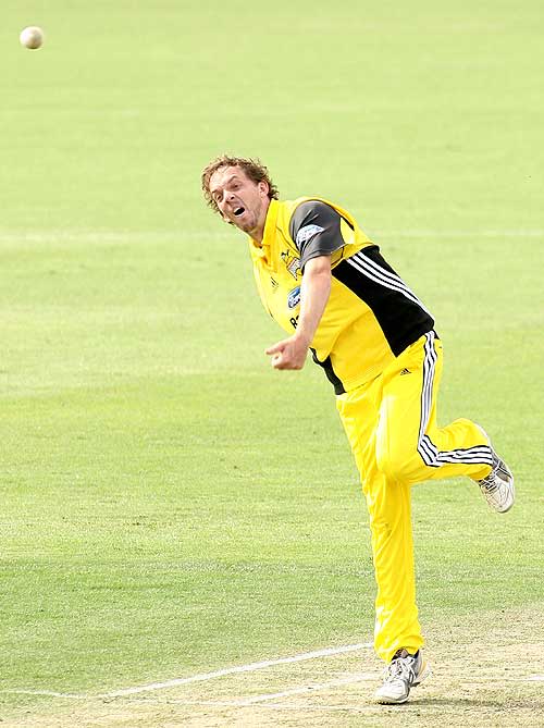 Aaron Heal picked up 3 for 39 against Tasmania
