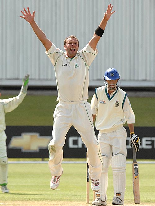 Peter Connell appeals for an lbw