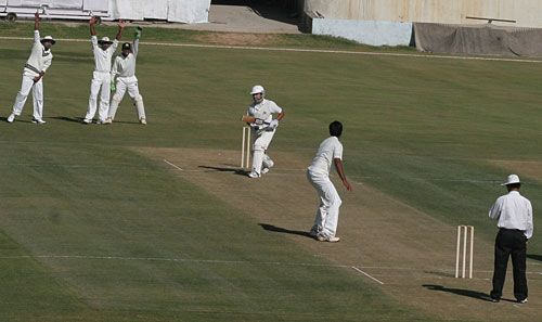 Kerala appeal for Sangram Singh's wicket