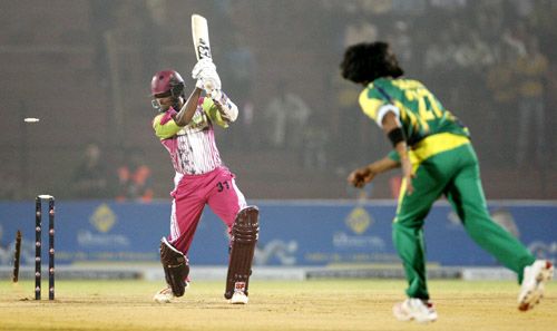 G Vignesh is bowled by Mohammad Sami