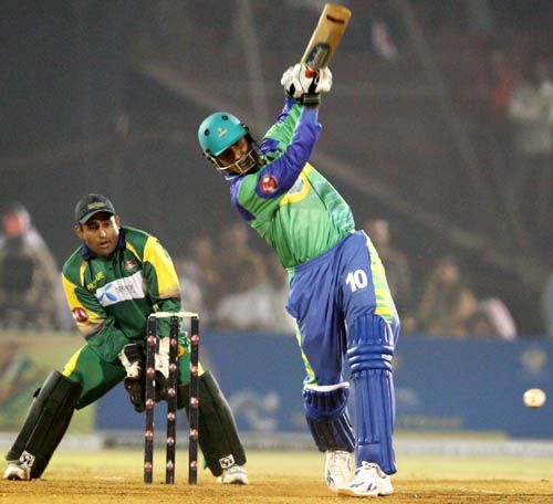 Abdul Razzaq steps out but mistimes the shot