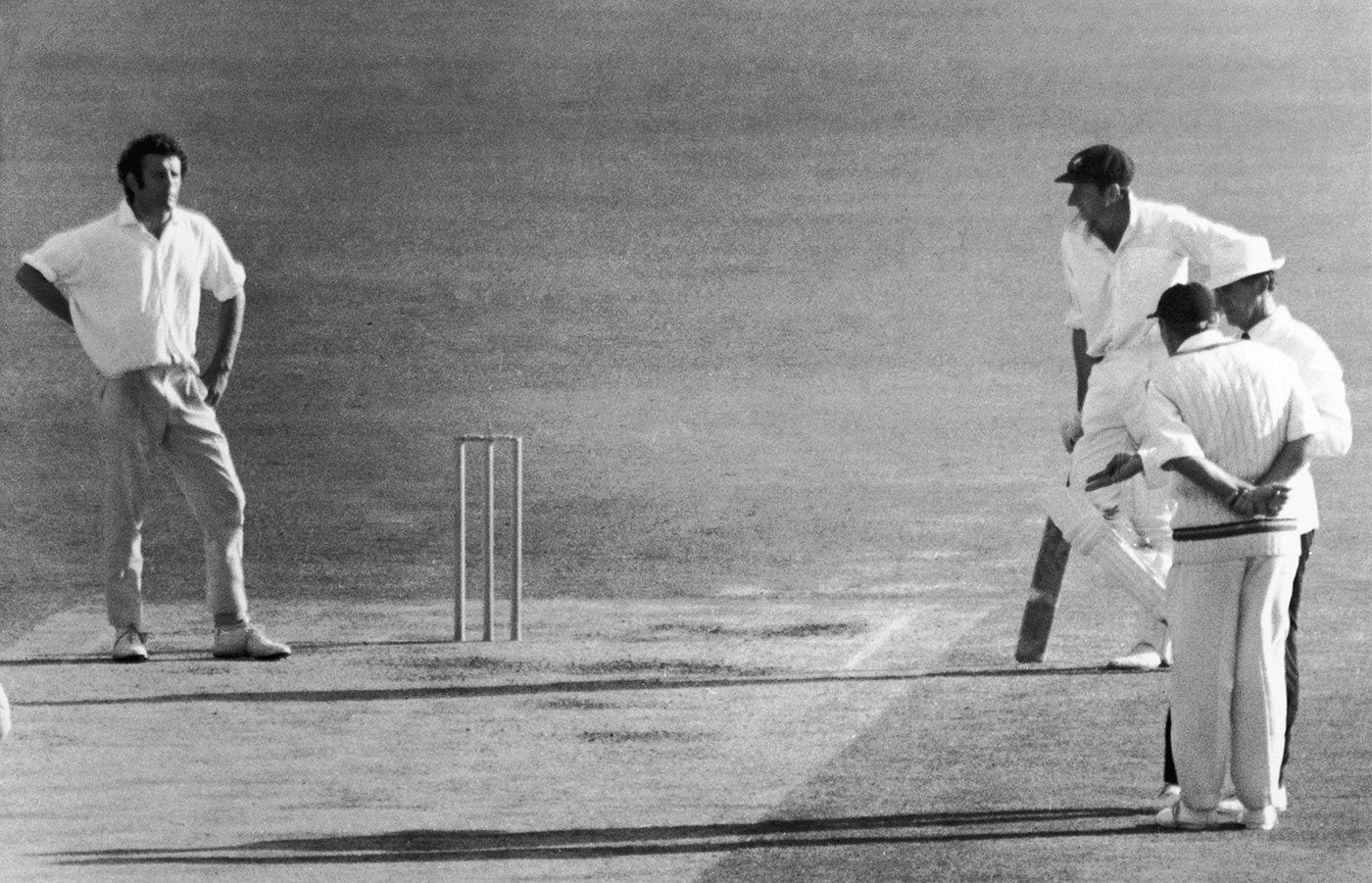Ray Illingworth talks to umpire Lou Rowan
