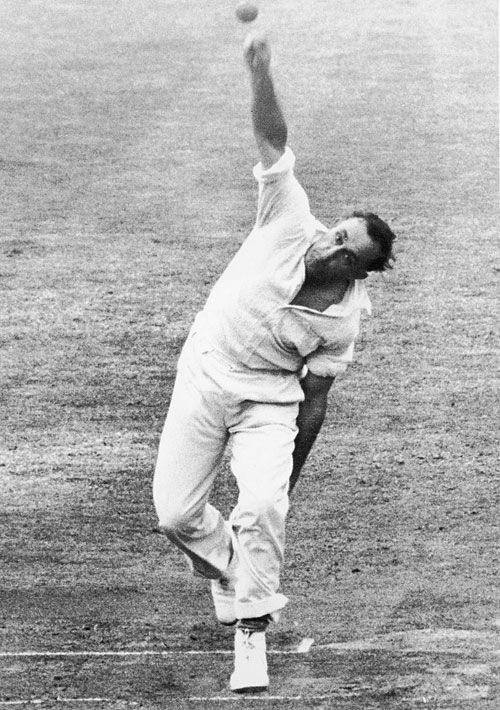 Reg Perks bowls for Worcestershire
