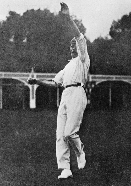 Sydney Barnes shows his bowling action