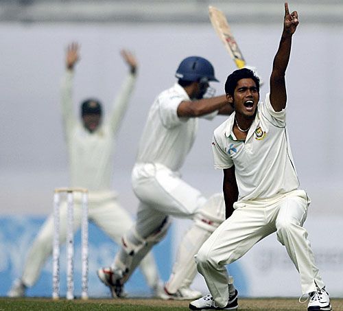 Mahbubul Alam appeals unsuccessfully for an lbw