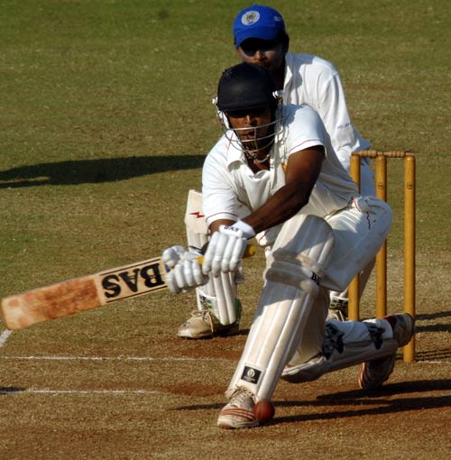 Karnataka's B Akhil sweeps on his way to 56