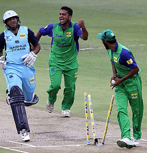 Gulam Bodi is run out by Imraan Khan for 13