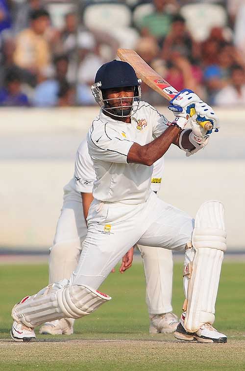 Vinayak Samant had few hassles before stumps on day three