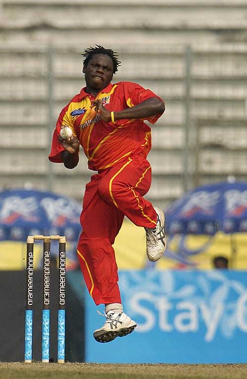 Tawanda Mupariwa turned in a very tidy opening spell