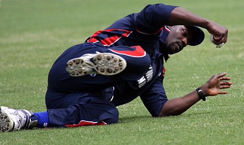 Ryan Bovell takes a diving catch to dismiss Hamish Barton