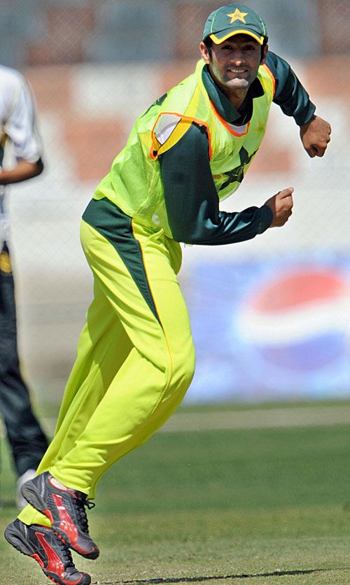 Malik five-for sets up PIA victory against Multan