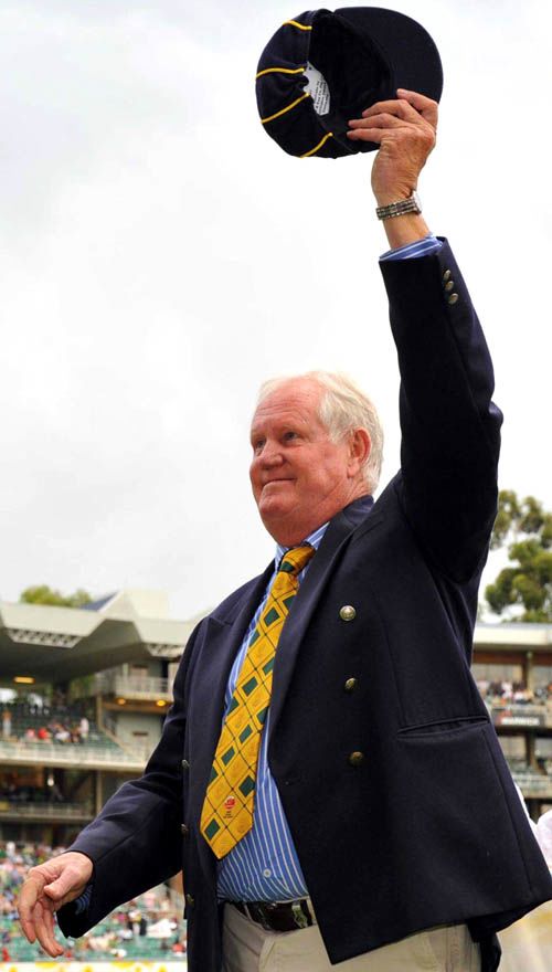 Graeme Pollock waves his ICC Hall of Fame cap