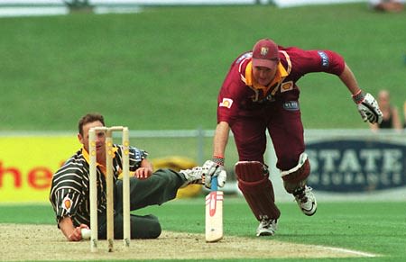 Bradburn dives home to avoid being run out by Schwass