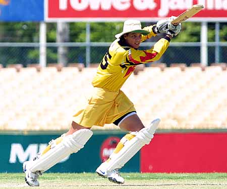 Western Australia skipper Zoe Goss batting in her innings of 24* v Queensland