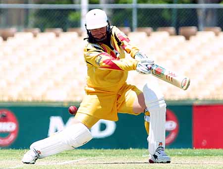 Western Australia vice captain Angele Gray batting in her innings of 31* v Queensland