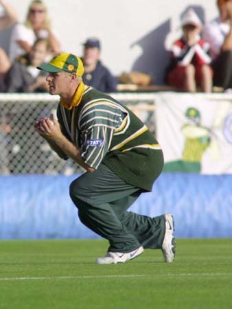 Sulzberger takes a safe catch to dismiss Cunis