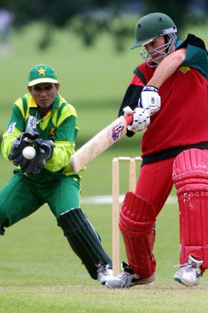 Coventry cuts at a delivery as Amin shapes to take it. ICC Under-19 World Cup Warmup: Pakistan Under-19 v Zimbabwe Under-19 at Christchurch, 16 Jan 2002.
