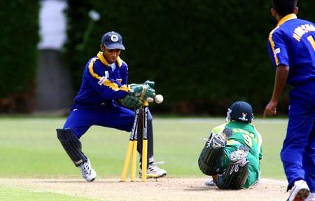 Sylvester runs out Kamran. ICC Under-19 World Cup Super League Group 1: Pakistan Under-19s v Sri Lanka Under-19s at Lincoln, 27 Jan 2002