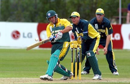 De Kock pulls a delivery through square leg. ICC Under-19 World Cup Super League Group 2: Australia Under-19s v South Africa Under-19s at Lincoln, 28 Jan 2002