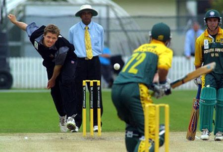 Bates delivers a ball to Cook. ICC Under-19 World Cup Super League Group 2: New Zealand Under-19s v South Africa Under-19s at Lincoln, 30 Jan 2002
