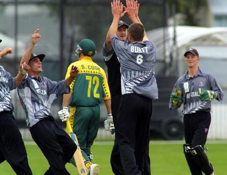 New Zealand Under-19 players celebrate the dismissal of Cook. ICC Under-19 World Cup Super League Group 2: New Zealand Under-19s v South Africa Under-19s at Lincoln, 30 Jan 2002