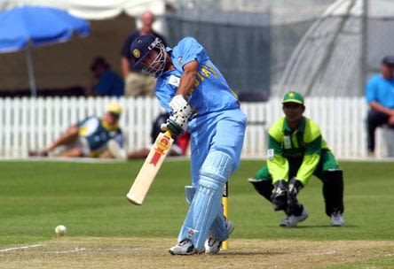 Madaan plays a straight drive down the ground. ICC Under-19 World Cup Super League Group 1: India Under-19s v Pakistan Under-19s at Lincoln, 31 Jan 2002