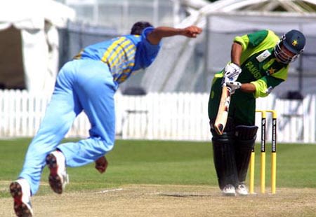 Kamran plays a delivery to the leg side. ICC Under-19 World Cup Super League Group 1: India Under-19s v Pakistan Under-19s at Lincoln, 31 Jan 2002
