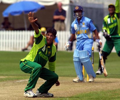 Khalil successfully appeals for the dismissal of Chougule. ICC Under-19 World Cup Super League Group 1: India Under-19s v Pakistan Under-19s at Lincoln, 31 Jan 2002
