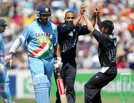 Adams and Hitchcock celebrate the dismissal of Kaif. 7th ODI: New Zealand v India at Hamilton, 14 Jan 2003