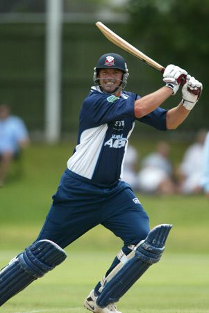 Barnes cuts a delivery. State Shield: Auckland v Central Districts at Auckland, 5 Jan 2003