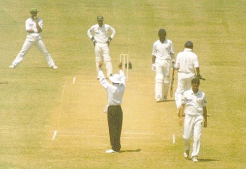 Jai Prakash Yadav hitting a six of Nadeem Khan