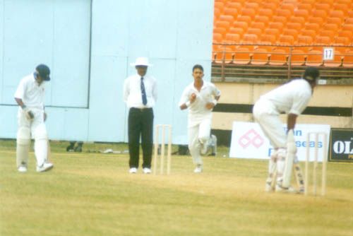 Azhar Mahmood running in to bowl to Gagan Khoda