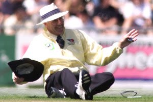 Umpire Dunne signals four after falling over to avoid the ball, New Zealand v Australia, 3rd ODI, 1999/00