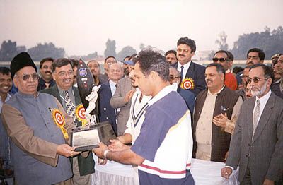 Robin and Khurasiya receiving the Deodhar Trophy after the final ended in a tie