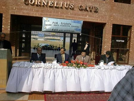 Shehzad Humayun at the mike, Suhael Ahmed, Brig Munawar A Rana,Zahid Bashir and Zakir Khan